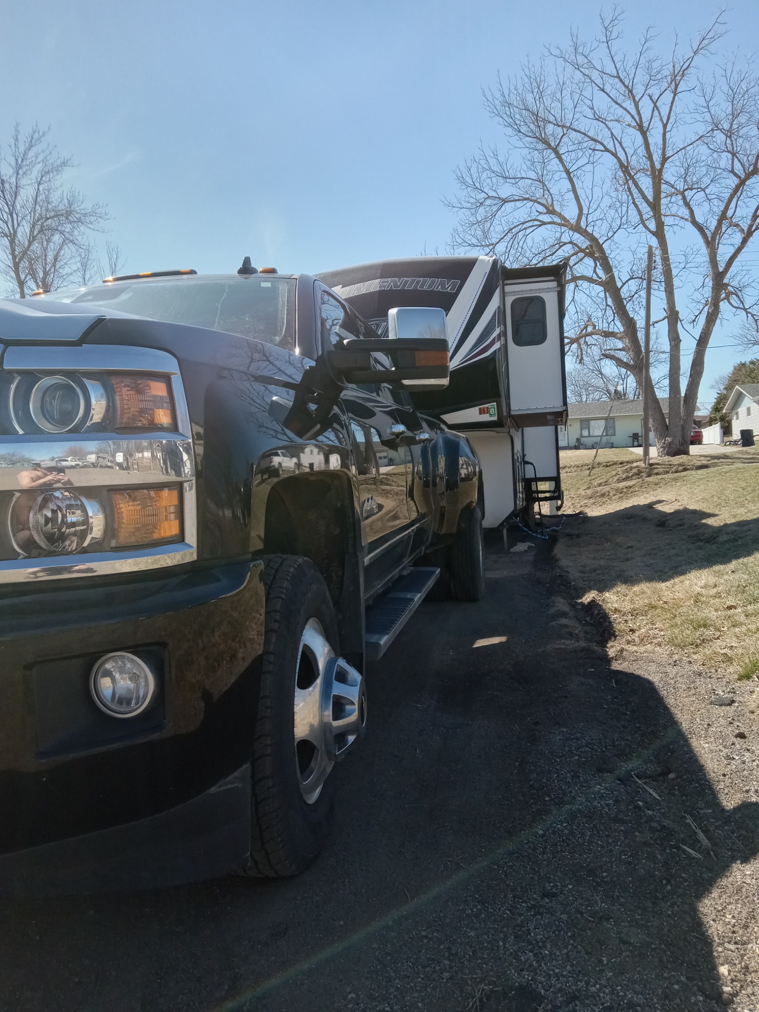 Chevrolet 3500HD High Country dually hauling a fifth wheel